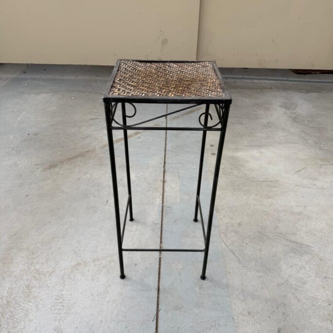 Metāla puķu statīvs (prece uz pasūtījumu)