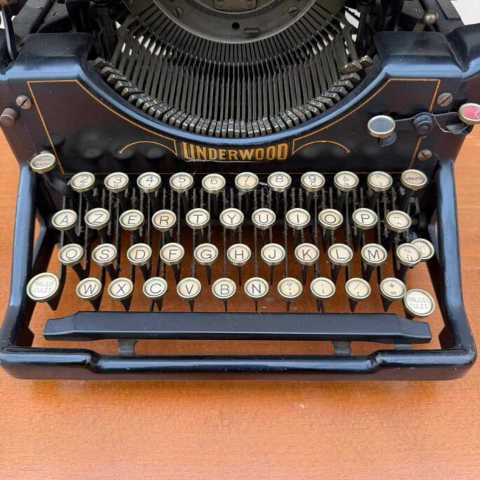 Senlaicīga rakstāmmašīna 