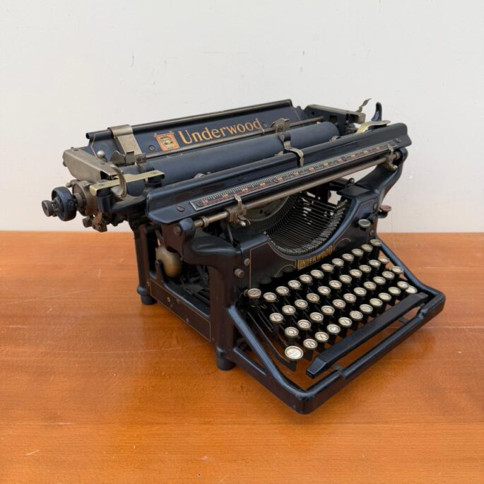 Senlaicīga rakstāmmašīna 