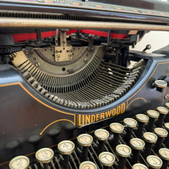 Senlaicīga rakstāmmašīna 