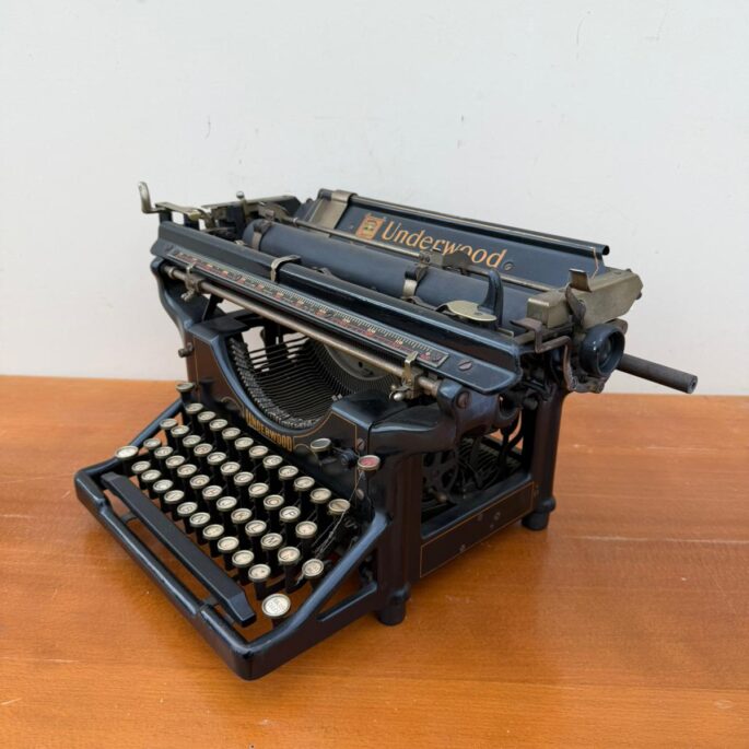 Senlaicīga rakstāmmašīna 