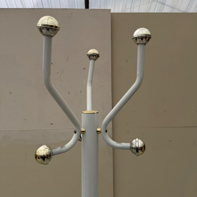 Metāla drēbju pakaramais (prece uz pasūtījumu)