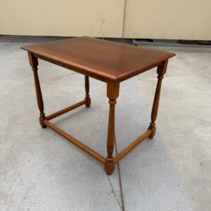 Brūns galdiņš (prece uz pasūtījumu)