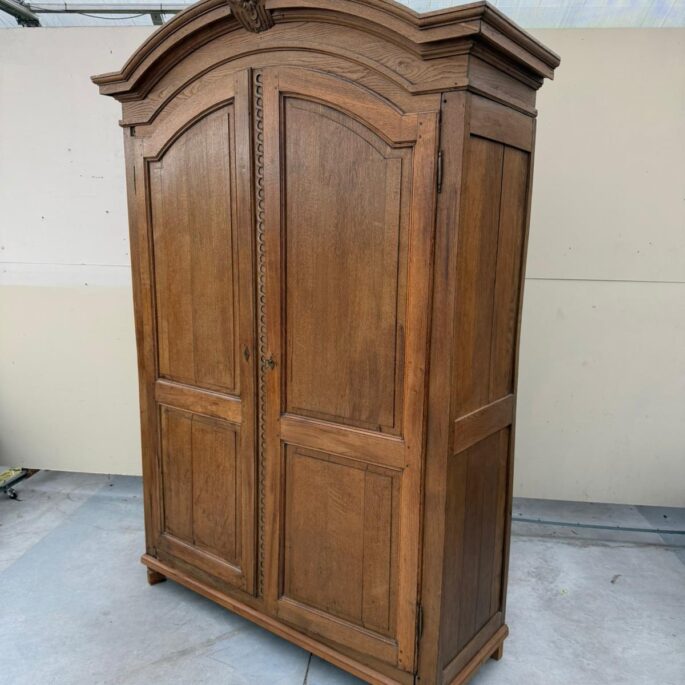Masīvkoka drēbju skapis (prece uz pasūtījumu)