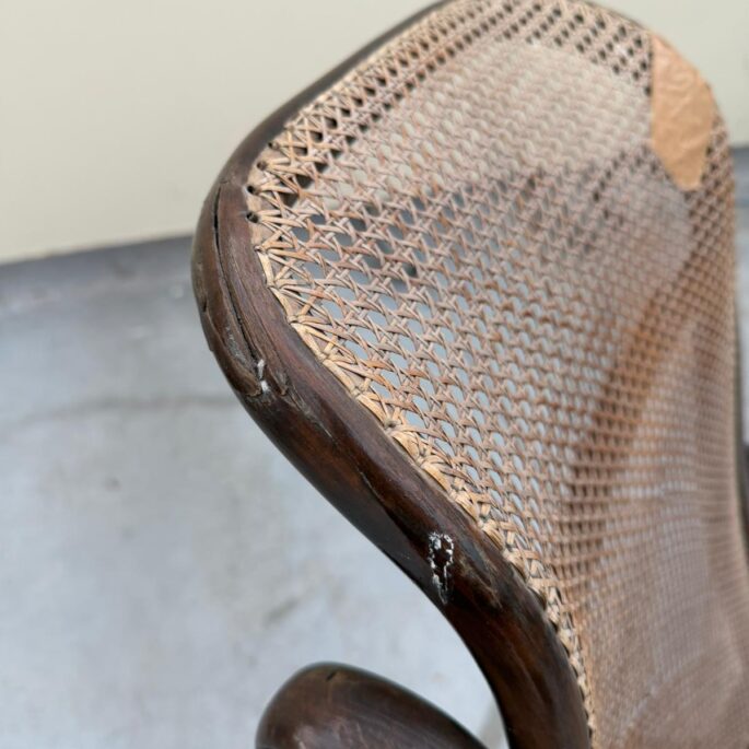 Senlaicīgs atpūtas krēsls ar rotanga pinumu (prece uz pasūtījumu)