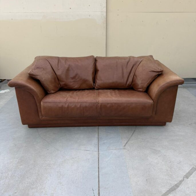 Ādas dīvāns (prece uz pasūtījumu)