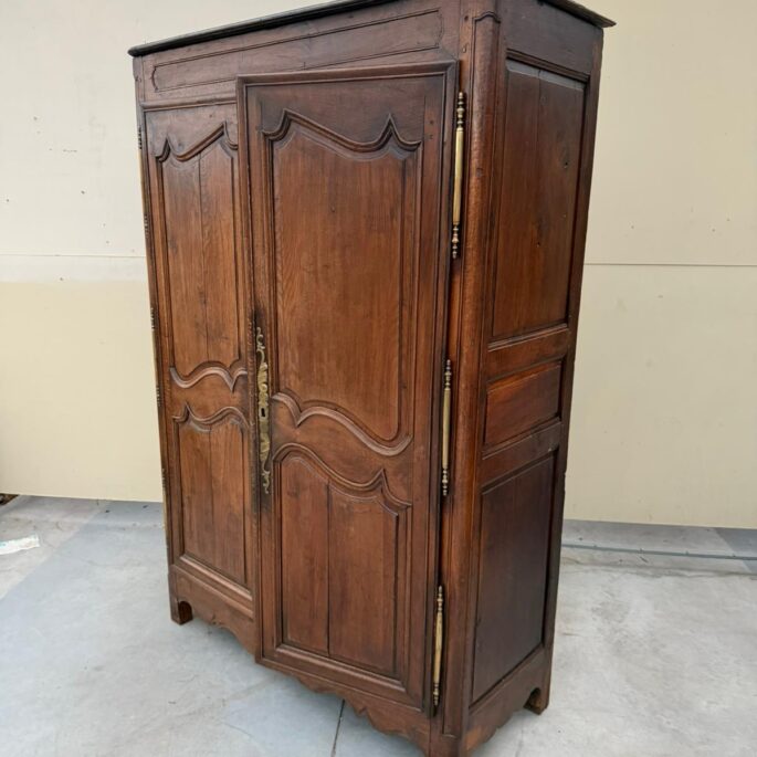 Masīvkoka drēbju skapis (prece uz pasūtījumu)