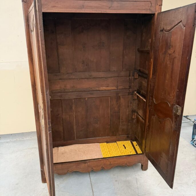 Masīvkoka drēbju skapis (prece uz pasūtījumu)