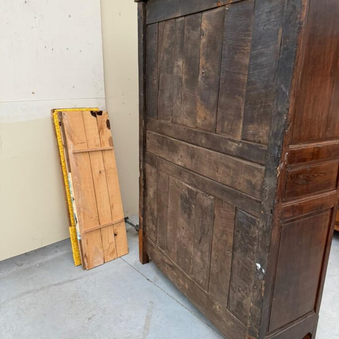 Masīvkoka drēbju skapis (prece uz pasūtījumu)