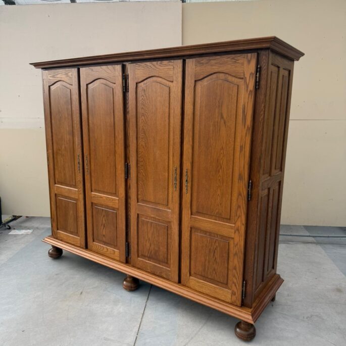 Ozolkoka drēbju skapis (prece uz pasūtījumu)