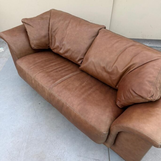 Ādas dīvāns (prece uz pasūtījumu)