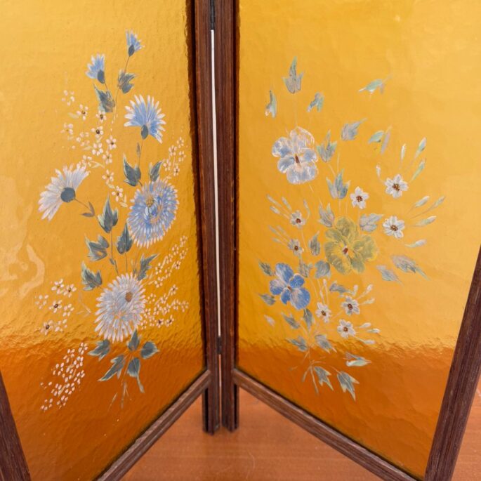 Koka aizslietnis ar dzeltenām stikla plāksnēm (prece uz pasūtījumu)