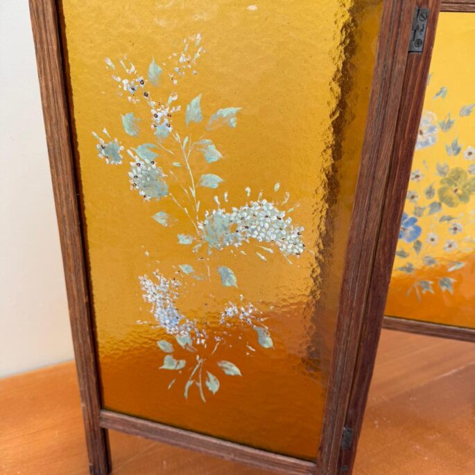 Koka aizslietnis ar dzeltenām stikla plāksnēm (prece uz pasūtījumu)