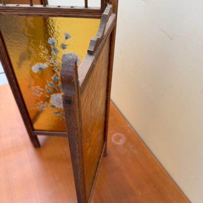 Koka aizslietnis ar dzeltenām stikla plāksnēm (prece uz pasūtījumu)