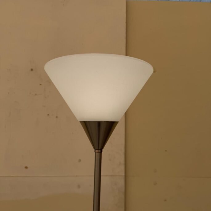 Metāla stāvlampa (prece uz pasūtījumu)