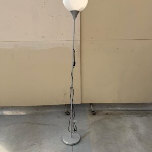 Metāla stāvlampa (prece uz pasūtījumu)