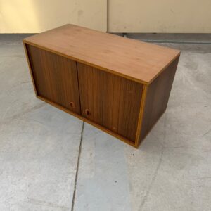 Skapītis brūnā krāsā (prece uz pasūtījumu)