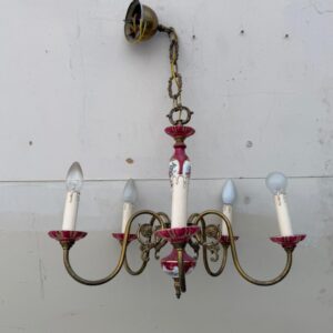 Lustra ar metāla un porcelāna detaļām (prece uz pasūtījumu)