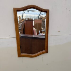 Spogulis koka rāmī (prece uz pasūtījumu)