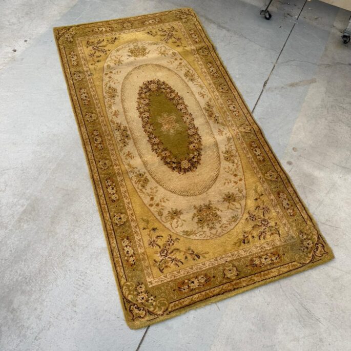 Paklājs ar ornamentiem (100 x 200 cm)