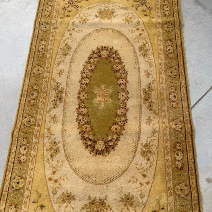 Paklājs ar ornamentiem (100 x 200 cm)