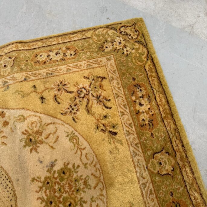 Paklājs ar ornamentiem (100 x 200 cm)