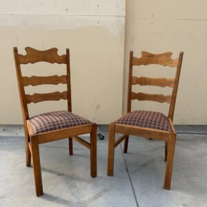 Koka krēsls ar auduma sēdvirsmu (pieejami 4 gab.) (prece uz pasūtījumu)