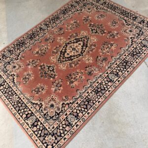 Paklājs ar ornamentiem (141 x 199 cm) (prece uz pasūtījumu)