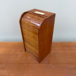 Kaste ar žalūzijas tipa vāku (prece uz pasūtījumu)