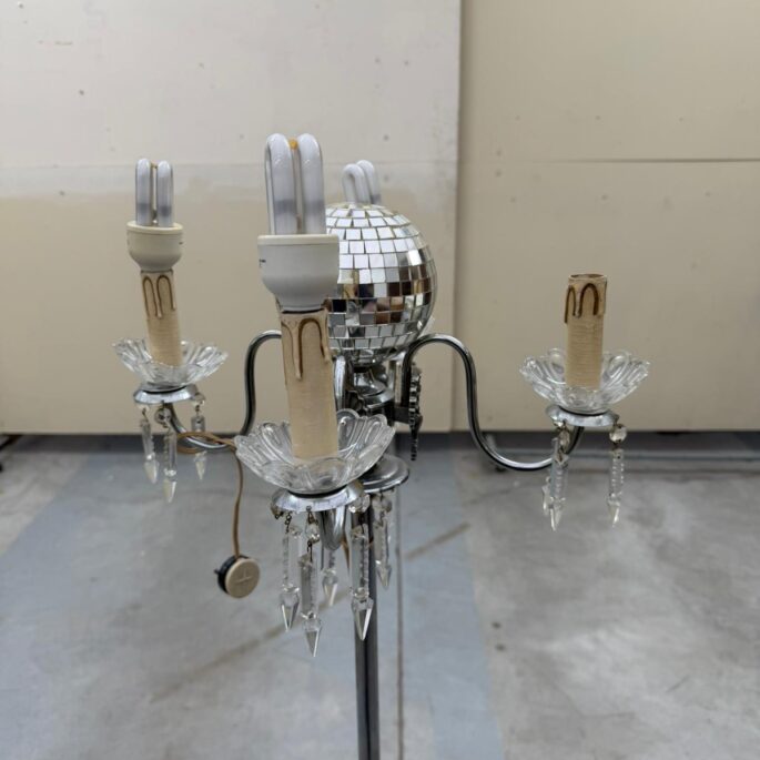 Metāla stāvlampa ar kristāliem