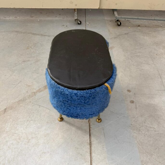 Pufs ar atveramu vāku