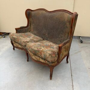 Vintāžas stila sofa (prece uz pasūtījumu)