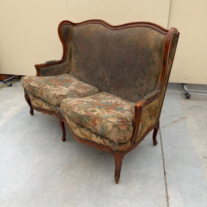 Vintāžas stila sofa (prece uz pasūtījumu)