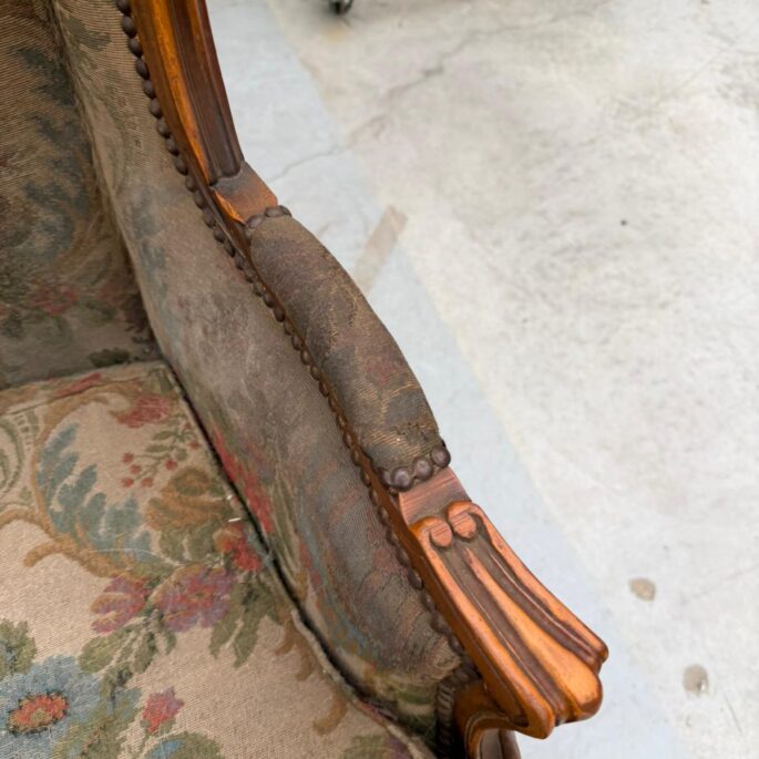 Vintāžas stila sofa (prece uz pasūtījumu)
