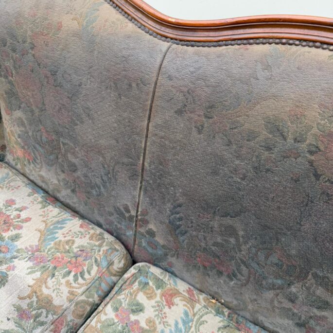 Vintāžas stila sofa (prece uz pasūtījumu)