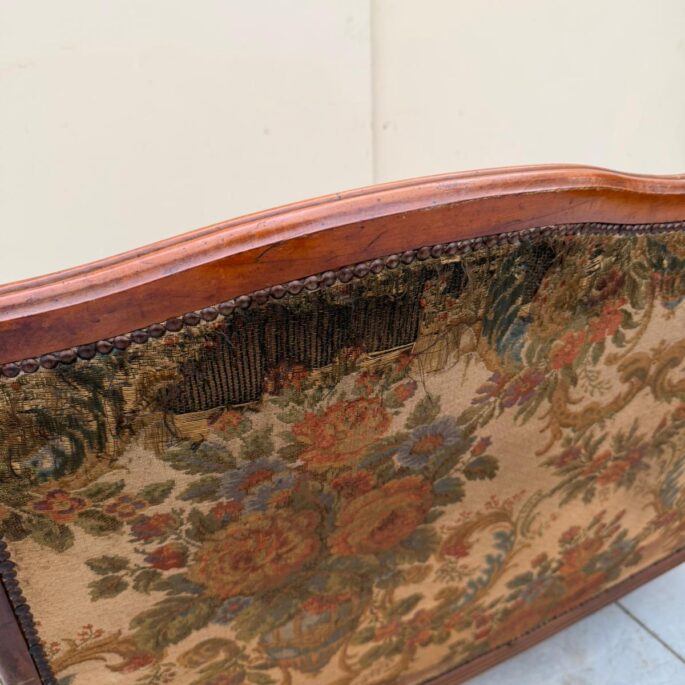 Vintāžas stila sofa (prece uz pasūtījumu)
