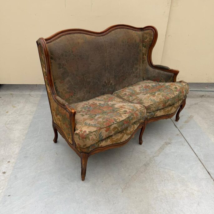 Vintāžas stila sofa (prece uz pasūtījumu)