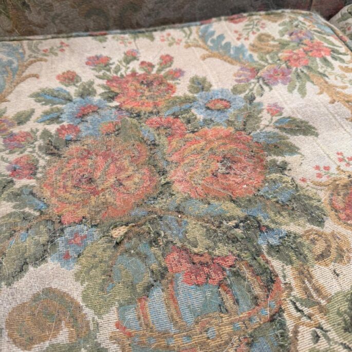 Vintāžas stila sofa (prece uz pasūtījumu)