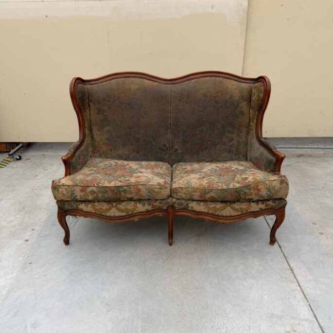 Vintāžas stila sofa (prece uz pasūtījumu)