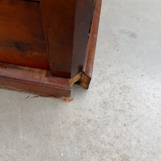 Antīka koka kumode ar marmora virsmu (Prece uz pasūtījumu)