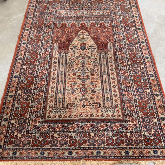 Klasisks paklājs ar orientāliem rakstiem (136 x 196 cm)