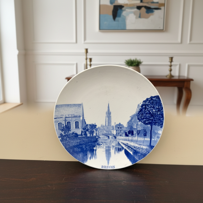 Dekoratīvs porcelāna šķīvis ar Briges pilsētas skatu (Prece uz pasūtījumu)