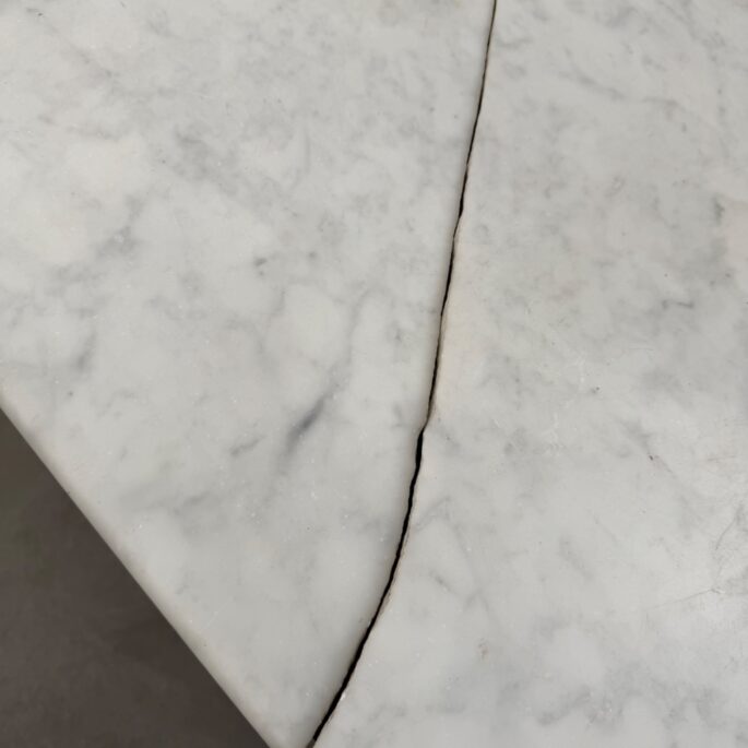 Antīka koka kumode ar marmora virsmu (Prece uz pasūtījumu)
