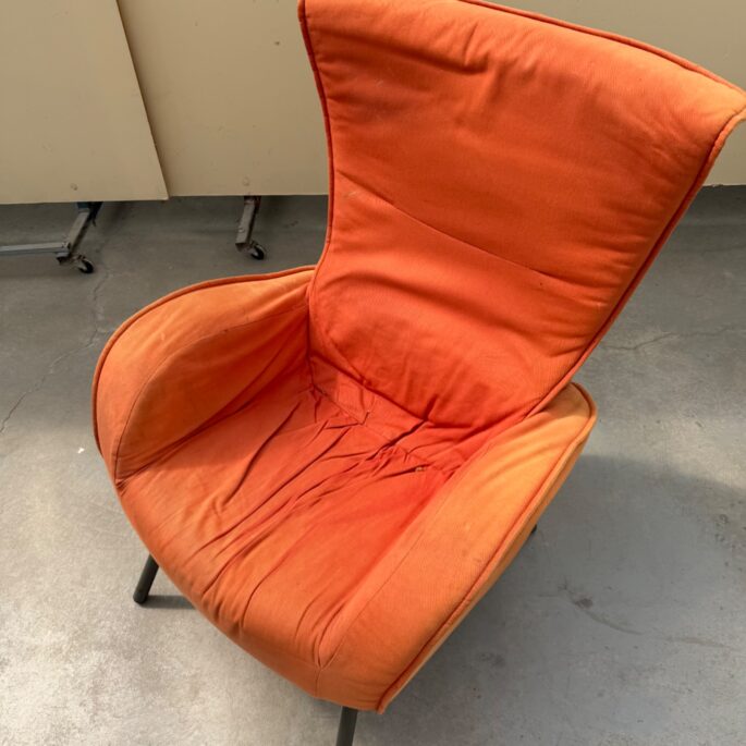 Moderns oranža auduma atpūtas krēsls (Prece uz pasūtījumu)