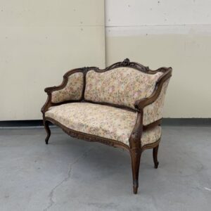 Rokoko stila sofa (prece uz pasūtījumu)