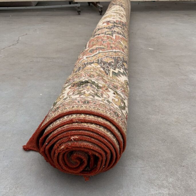 Vilnas paklājs ar ornamentiem (287 x 400 cm)