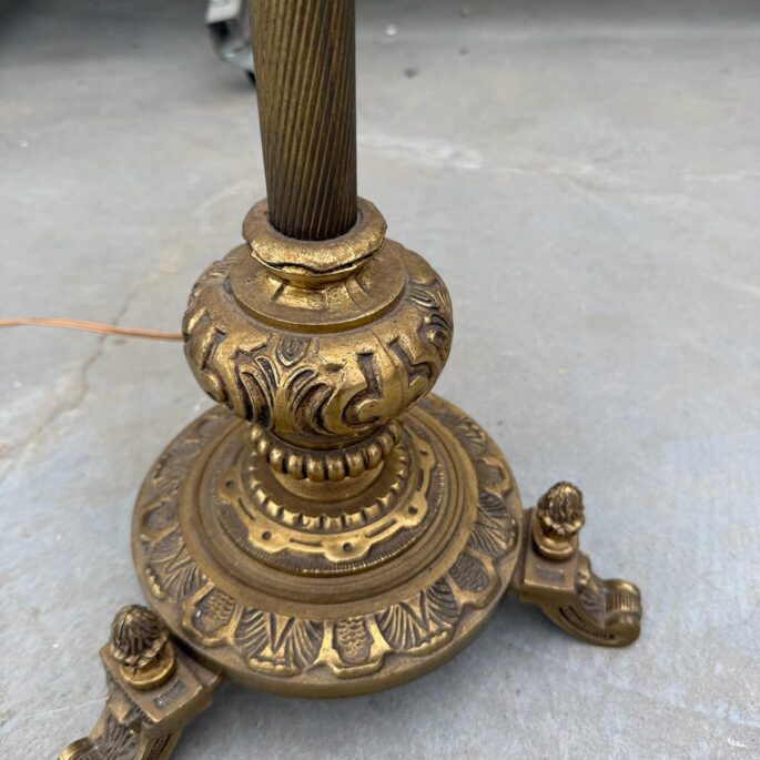 Metāla stāvlampa (prece uz pasūtījumu)