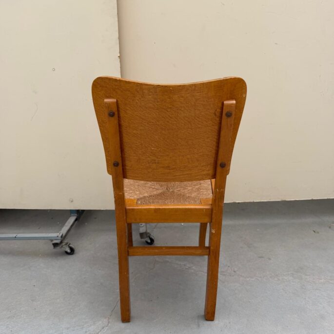 Koka krēsls (pieejami 7 gab.) (prece uz pasūtījumu)
