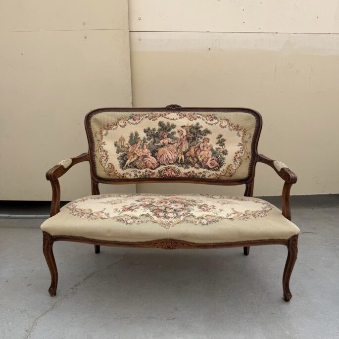 Rokoko stila sofa
