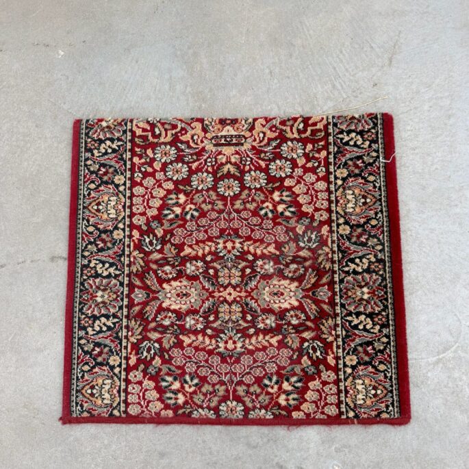 Sarkans paklājs (56 x 61 cm)